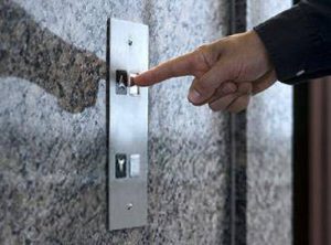 Độ bền của thang máy phụ thuộc vào cách vệ sinh và bảo quản đúng