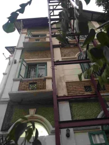 Thi công bọc khung thép thang máy bằng vách Aluminium