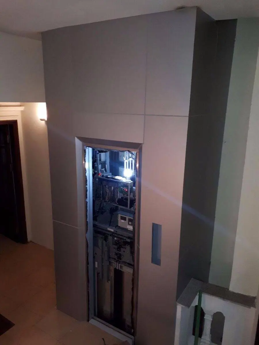 Thi công bọc khung thép thang máy bằng vách Aluminium