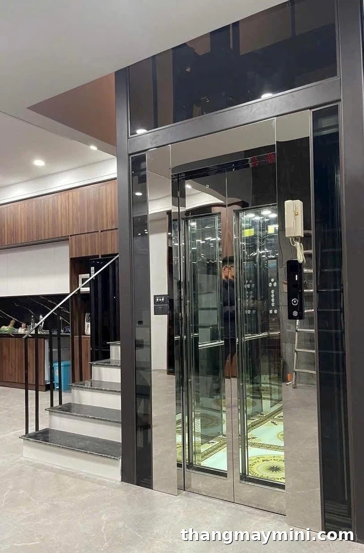 Thang Máy Gia Đình 2026: Hướng Dẫn Toàn Diện Từ A Đến Z 6 Thang máy gia đình kính inox nhà hiện đại
