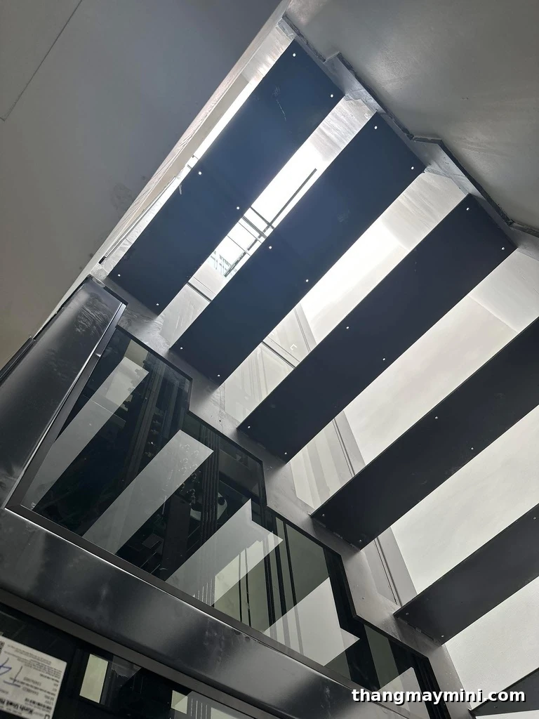Cách chọn vị trí lắp đặt thang máy gia đình phù hợp nhất 5 Thang máy gia đình lắp ở giếng trời mái kính