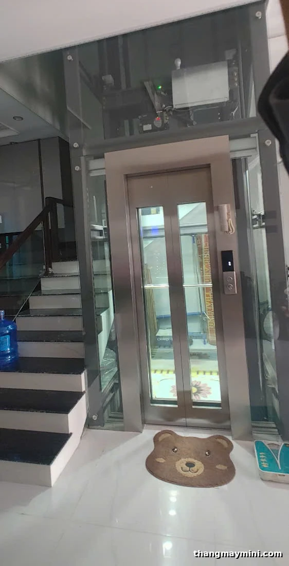Cách chọn vị trí lắp đặt thang máy gia đình phù hợp nhất 4 Thang máy gia đình lắp giữa lòng cầu thang